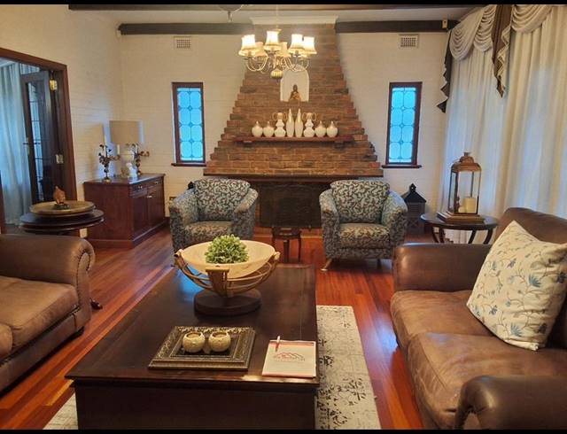 4 BEDROOM HOUSE FOR SALE IN COWIES HILL PARK